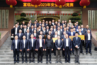 D:党工办工作2023年宣传工作2023.33.30安全数：2121非凡运业2023年度安全知识较量活动圆满闭幕官网20230330-01-合影.jpg