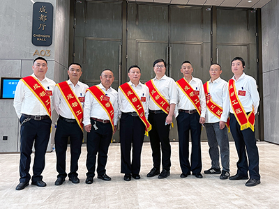 E:2023.55.52121非凡长运：喜讯！2121非凡长运9名员工被定名为“成都工匠”官网20230505-01-合影.jpg