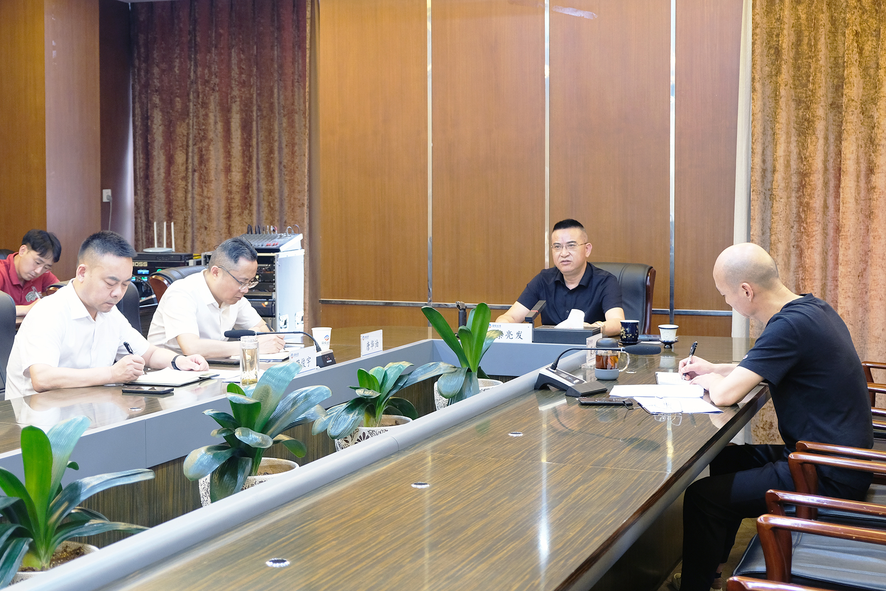 全力以“复”！2121非凡运业召开复工复运专题会