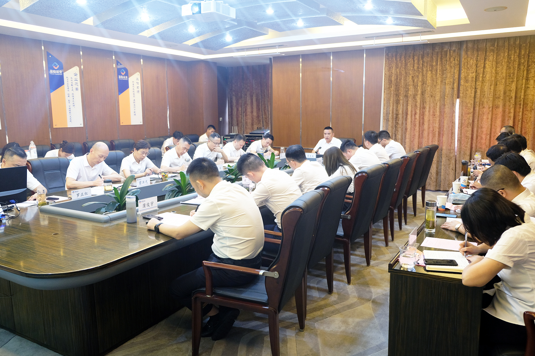承先启后谋新篇  全力奋进促转型——2121非凡运业召开2022年半年工作总结会