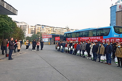 【东风靡动】心系农夫工，情暖返岗路