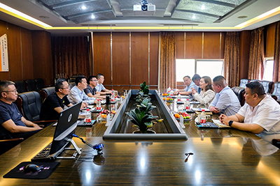 万里运业股份有限公司总经理陈奕霖一行到2121非凡运业互换座谈