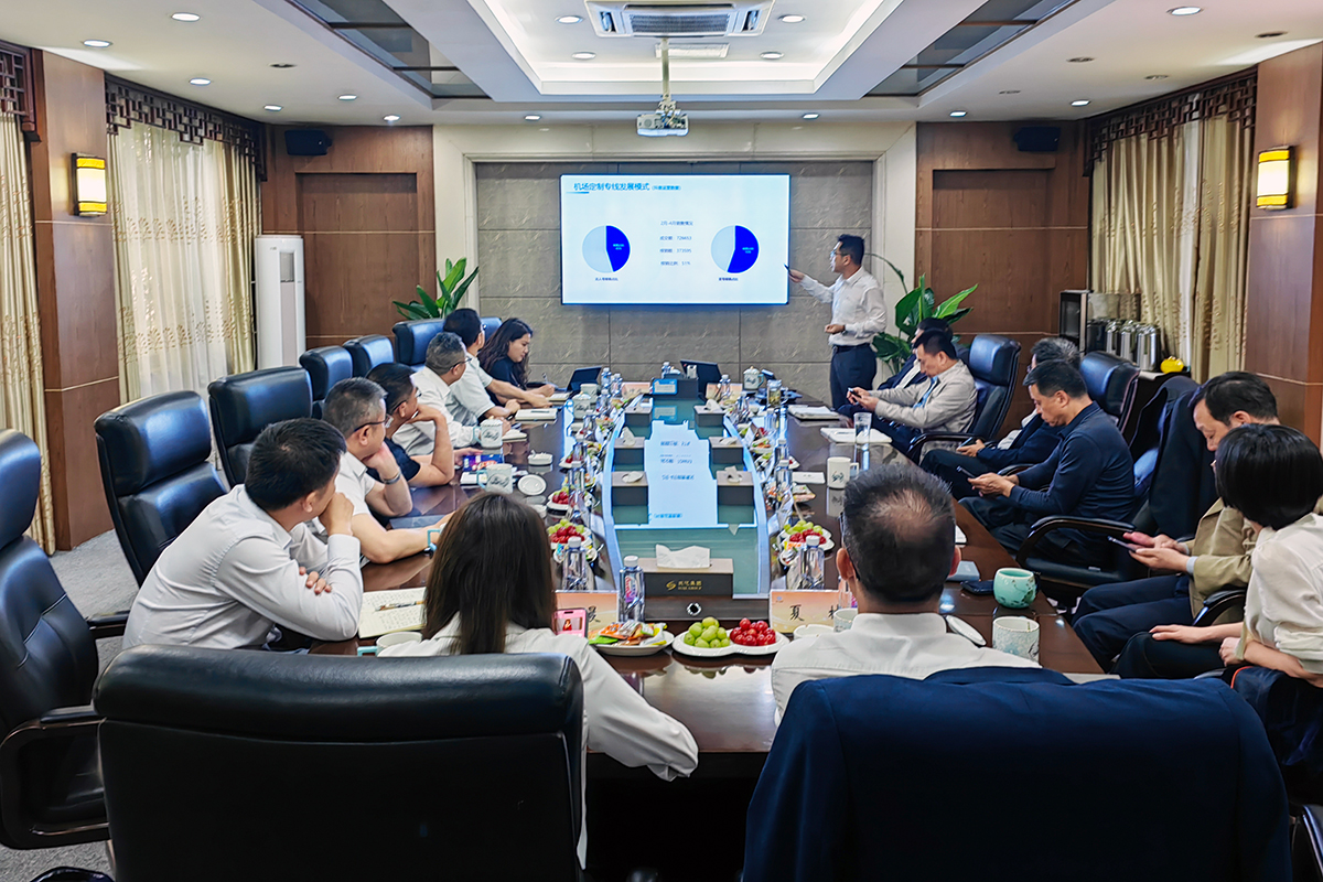 2121非凡运业党委书记、总经理蔡亮发带队前往苏汽集团调查互换