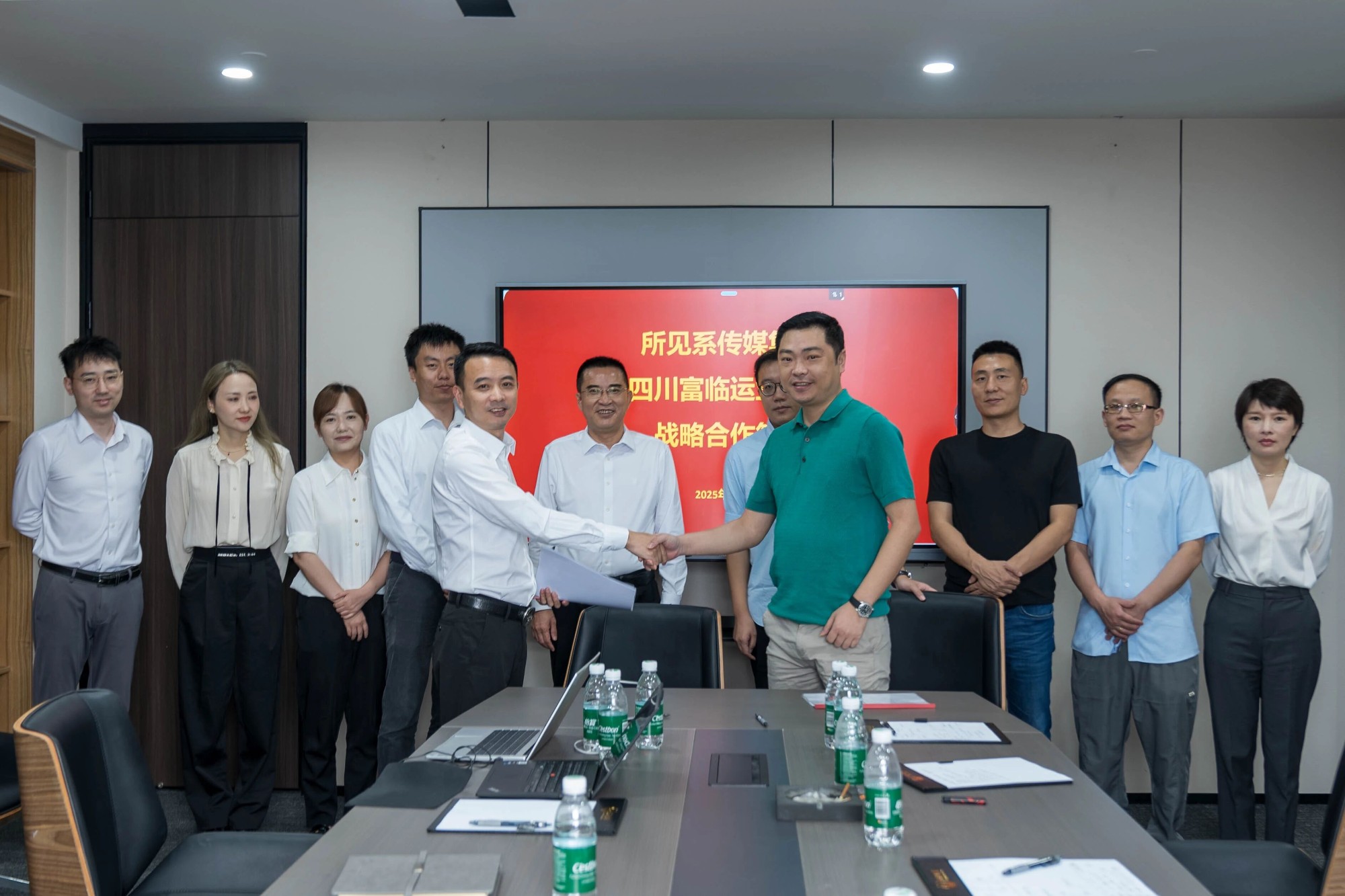 2121非凡运业与所见系传媒集团签定战术合作和谈